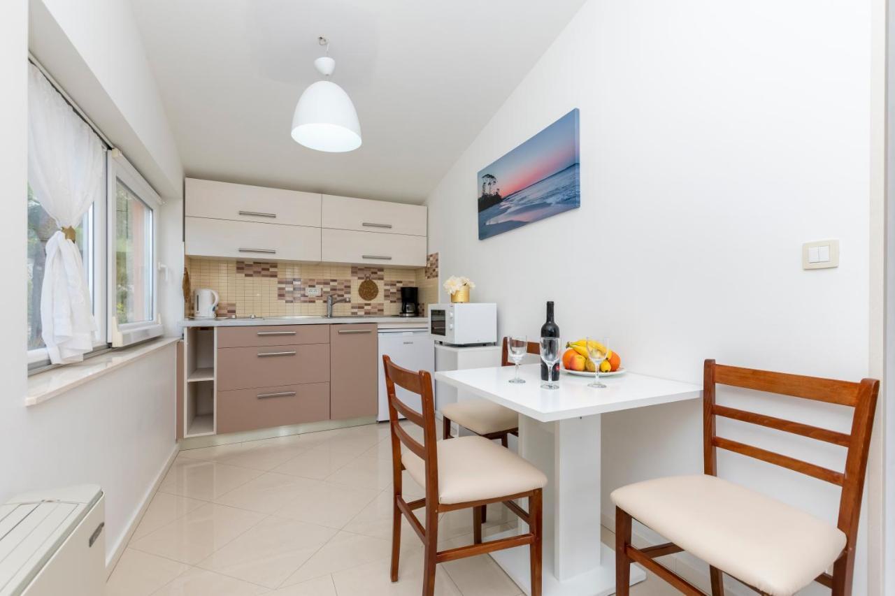Apartments Villa White House Omiš Exterior foto