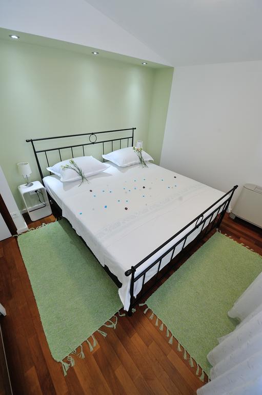 Apartments Villa White House Omiš Habitación foto